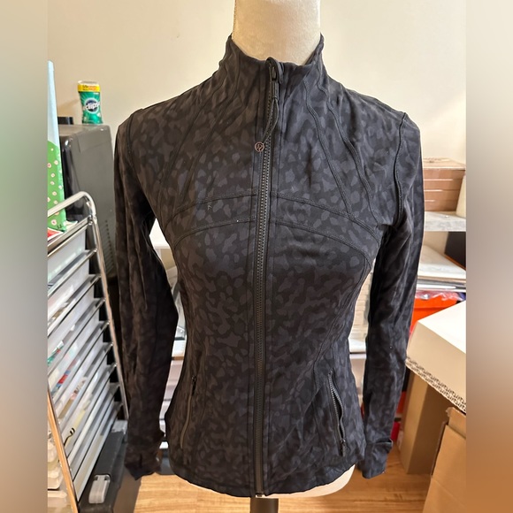 Lululemon define jacket NWOT - Picture 5 of 9